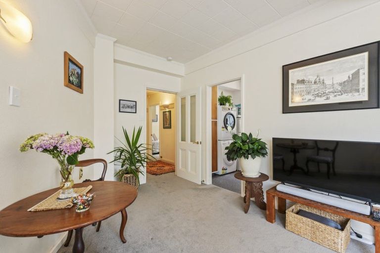 Photo of property in Wharenui Apartments, 274 Oriental Parade, Oriental Bay, Wellington, 6011