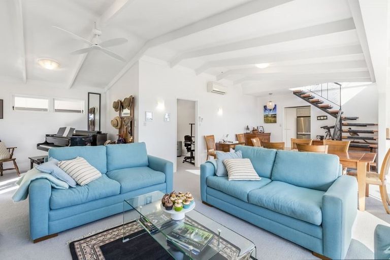 Photo of property in 79 De Luen Avenue, Tindalls Beach, Whangaparaoa, 0930