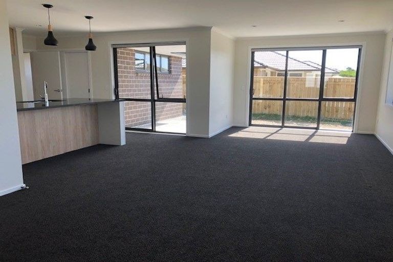 Photo of property in 8 Tapuhikura Street, Waikanae, 5036