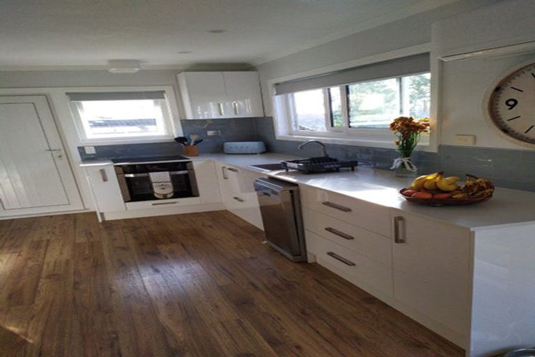 Photo of property in 2/1 Pemberton Avenue, Bayview, Auckland, 0629