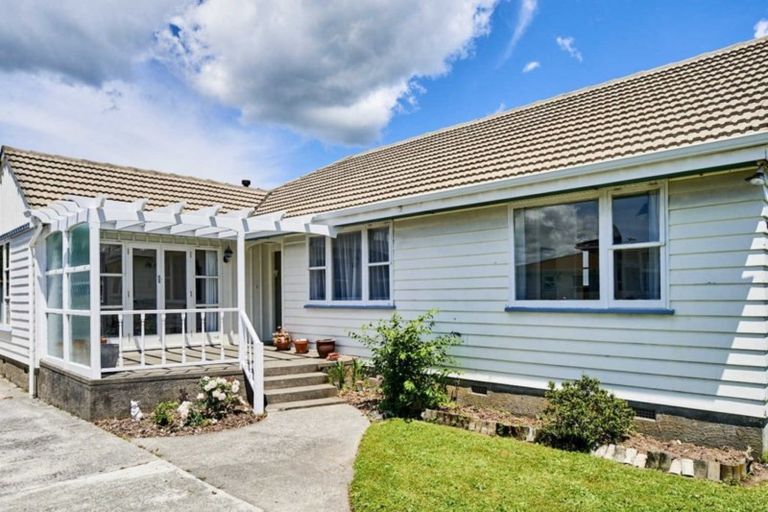 Photo of property in 350 Main Road, Tawa, Wellington, 5028