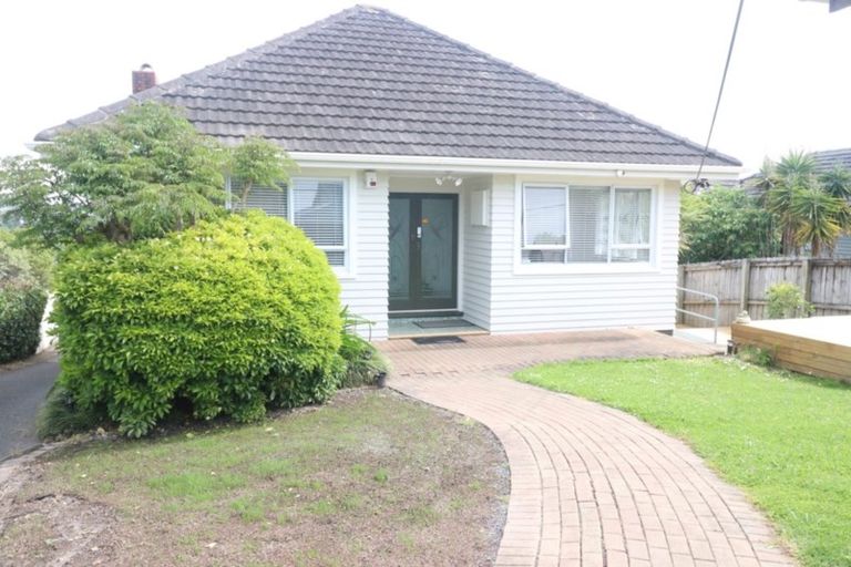 Photo of property in 1/114 Coronation Road, Hillcrest, Auckland, 0627