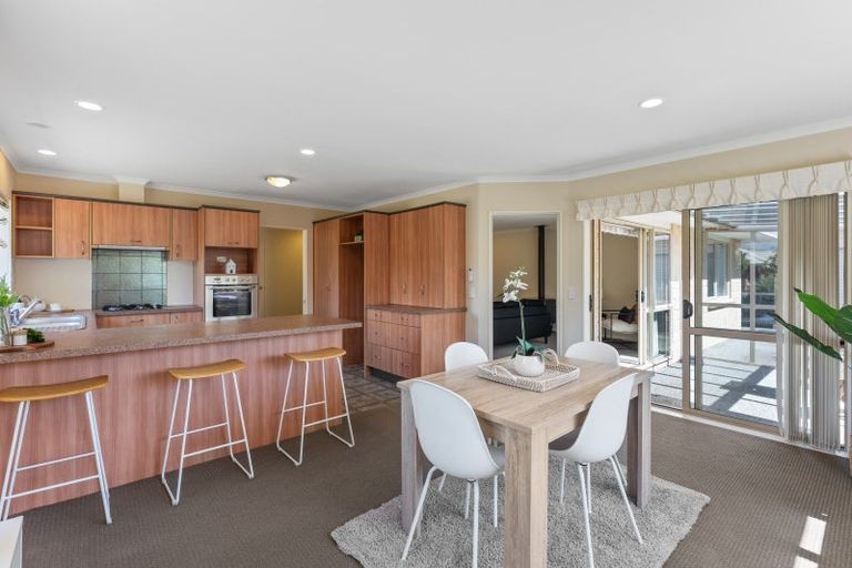 Photo of property in 5 Ashleigh Way, Waikanae Beach, Waikanae, 5036