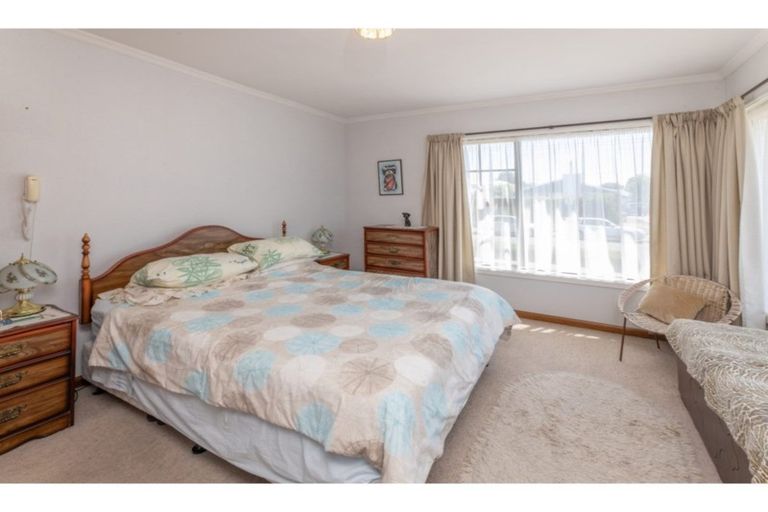 Photo of property in 4 Fenhall Street, Russley, Christchurch, 8042