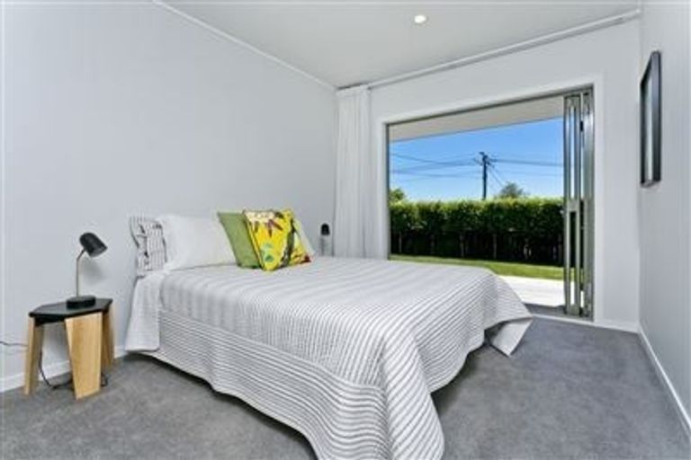 Photo of property in 1/2 Spencer Terrace, Hauraki, Auckland, 0622