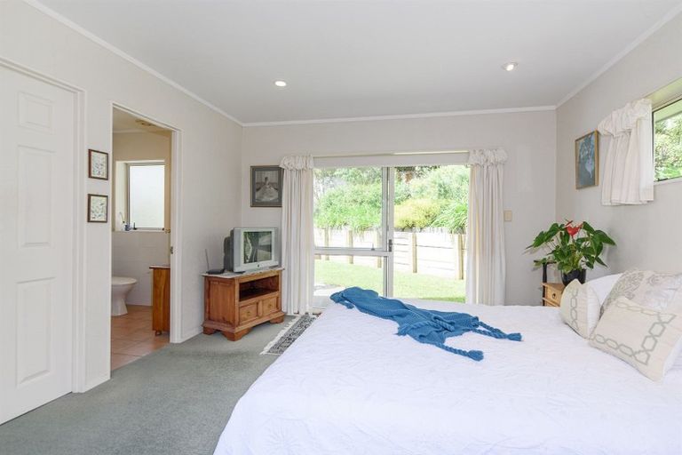Photo of property in 338 East Coast Road, Sunnynook, Auckland, 0632
