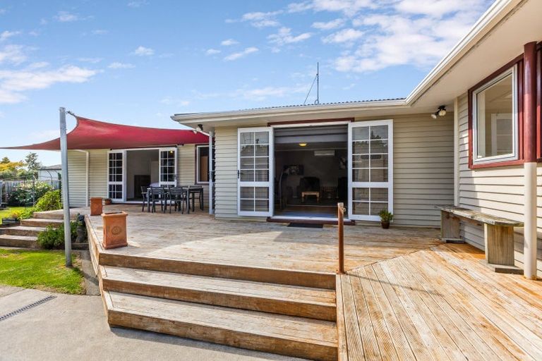 Photo of property in 6 Kauri Street, Merrilands, New Plymouth, 4312