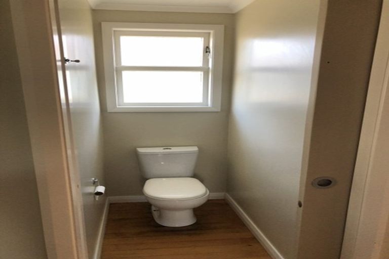 Photo of property in 8 Arimu Road, Papakura, 2110