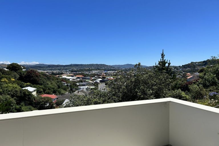 Photo of property in 5 Mitika Way, Strathmore Park, Wellington, 6022