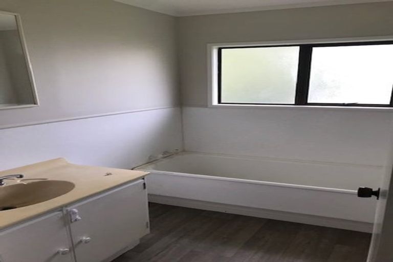 Photo of property in 43 Gilbass Avenue, Hamilton Lake, Hamilton, 3204