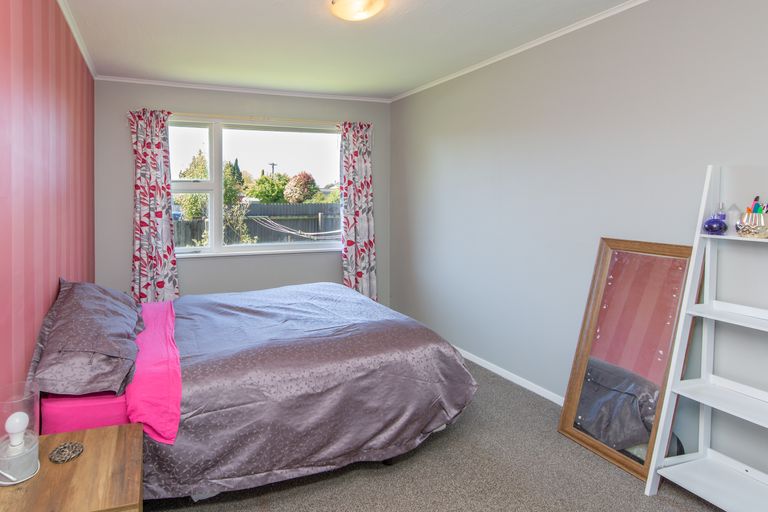 Photo of property in 31 Wainoni Road, Wainoni, Christchurch, 8061