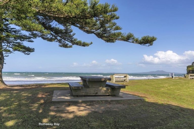 Photo of property in 2/613 Beach Road, Rothesay Bay, Auckland, 0630