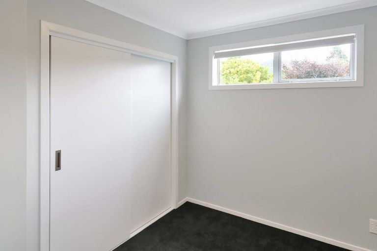 Photo of property in 4d Horoeka Street, Stokes Valley, Lower Hutt, 5019