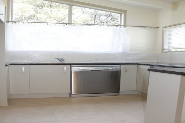 Photo of property in 12 Beaudine Avenue, Glenfield, Auckland, 0629