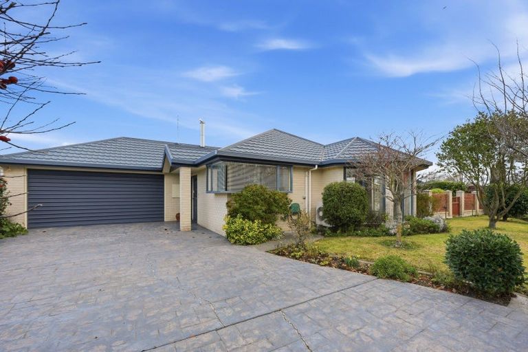 Photo of property in 8 Carmana Gardens, Rangiora, 7400