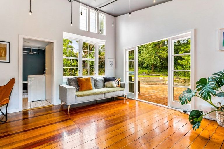 Photo of property in 96 Godley Road, Green Bay, Auckland, 0604