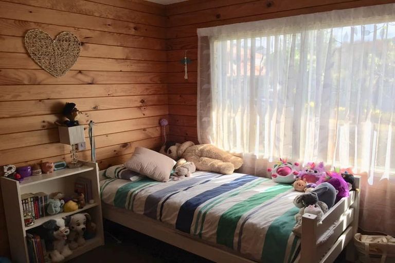 Photo of property in 1/12 Ballini Rise, West Harbour, Auckland, 0618