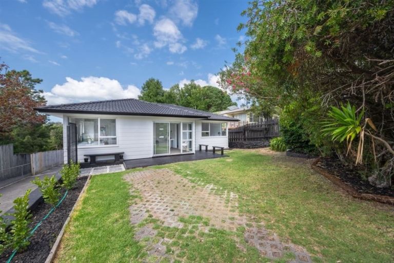 Photo of property in 9 Juniper Road, Sunnynook, Auckland, 0620