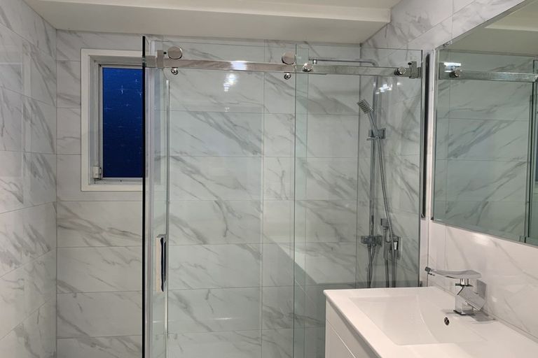 Photo of property in 2 Doone Place, Massey, Auckland, 0614