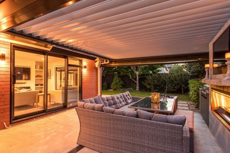 Photo of property in 21 Bryndwr Road, Fendalton, Christchurch, 8052