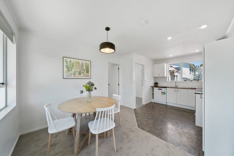 Photo of property in 4 Maraval Crescent, Grenada Village, Wellington, 6037