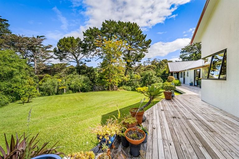 Photo of property in 12 Hobbs Road, Matakatia, Whangaparaoa, 0930