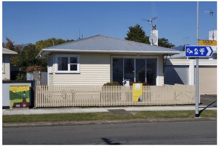 Photo of property in 176 Cambridge Street, Levin, 5510