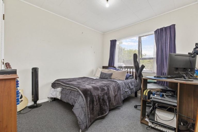 Photo of property in 2/5 Pureora Place, Clendon Park, Auckland, 2103