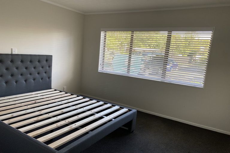 Photo of property in 2/3 Kaurilands Road, Titirangi, Auckland, 0604