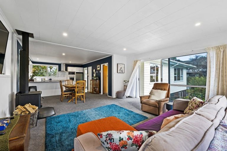 Photo of property in 21 Ambury Place, Merrilands, New Plymouth, 4312