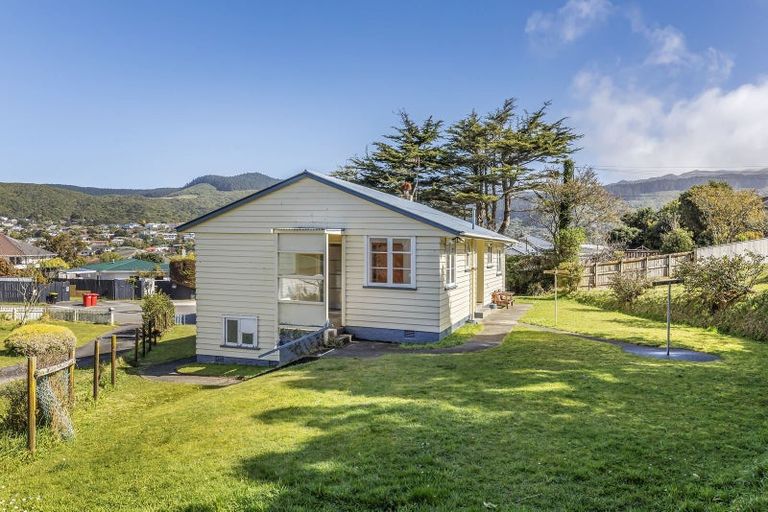 Photo of property in 16 Morgan Place, Tawa, Wellington, 5028
