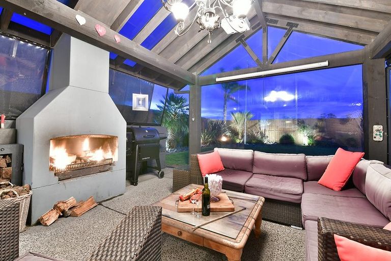 Photo of property in 6 Raabia Close, Parakai, 0830