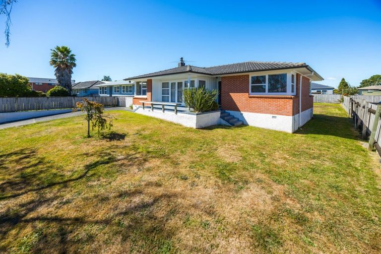 Photo of property in 18 Tairere Crescent, Rosehill, Papakura, 2113