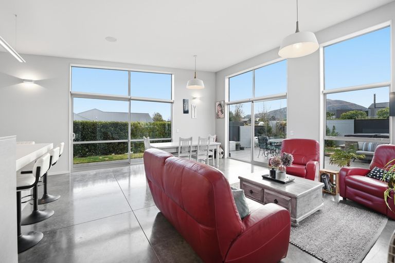 Photo of property in 48 Minaret Ridge, Wanaka, 9305