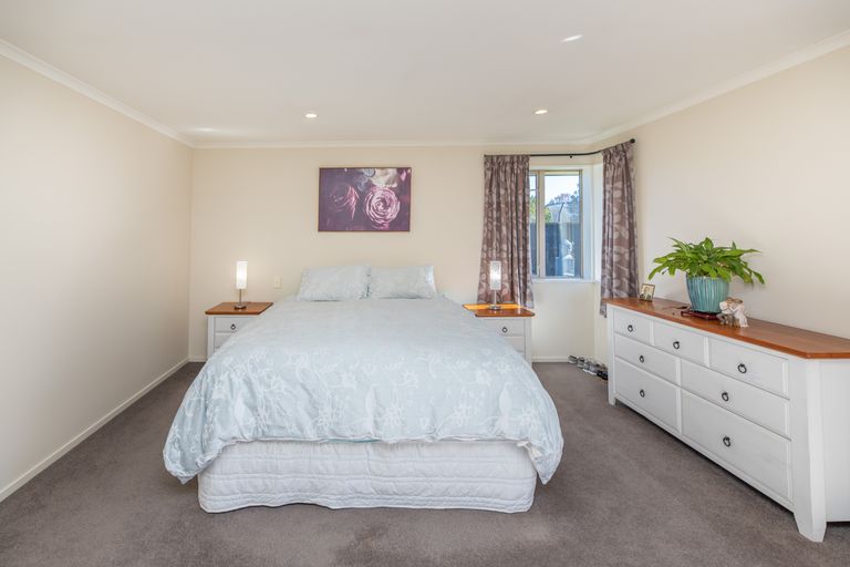 Photo of property in 13 Parkinson Place, Woodend, 7610