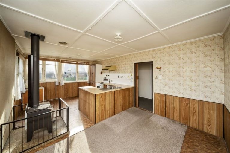 Photo of property in 1 Tawhiti Road, Hawera, 4610