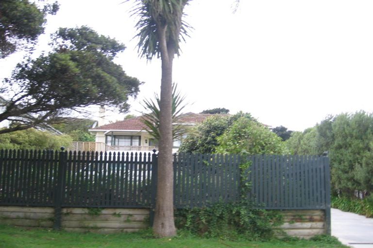 Photo of property in 20 Ranui Terrace, Tawa, Wellington, 5028