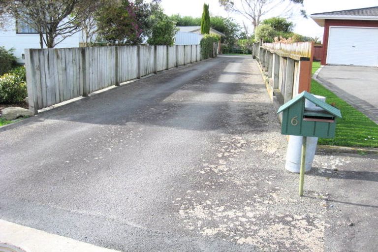 Photo of property in 6 Atarau Grove, Paraparaumu, 5032