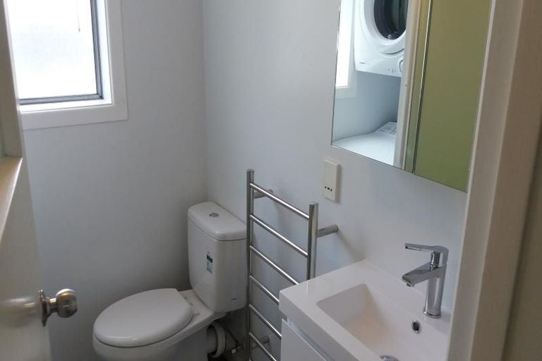 Photo of property in Windsor Court, 2/340 Tinakori Road, Thorndon, Wellington, 6011