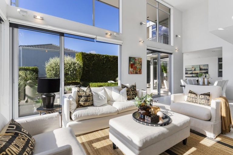 Photo of property in 11 Icarus Place, Half Moon Bay, Auckland, 2012