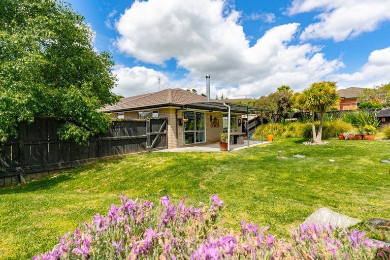 Photo of property in 16 Gavinike Place, Waimauku, 0812