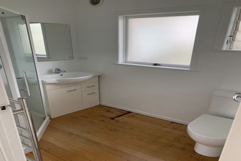 Photo of property in 1/5 Whitby Crescent, Mairangi Bay, Auckland, 0630