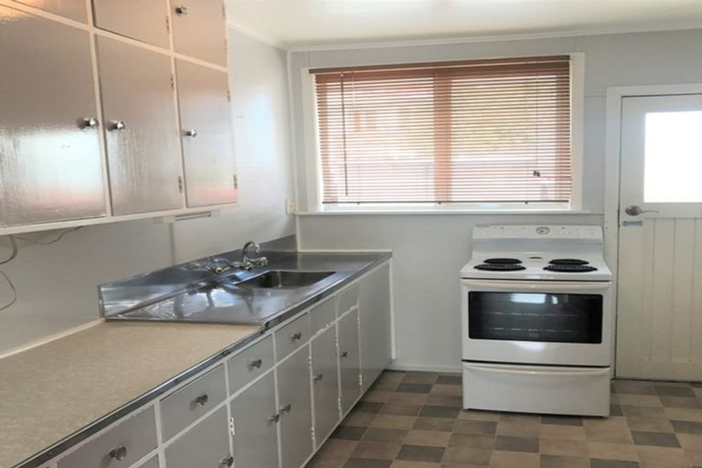 Photo of property in 1a Saulbrey Grove, Woburn, Lower Hutt, 5010