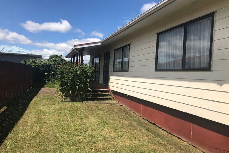 Photo of property in 2/139 Clevedon Road, Papakura, 2110
