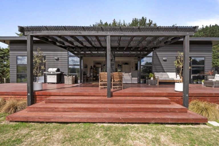 Photo of property in 338 Valley Road, Colyton, Feilding, 4775