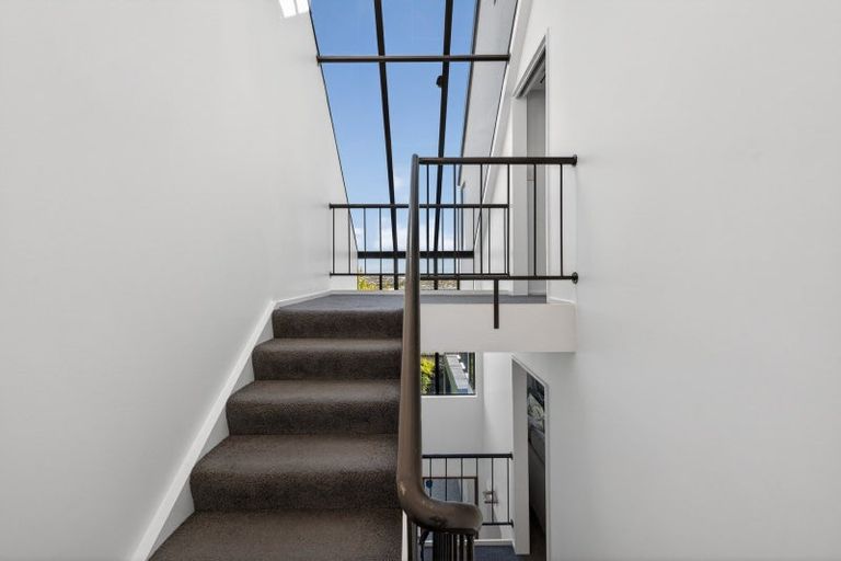 Photo of property in 25 Lookaway Place, Huntsbury, Christchurch, 8022