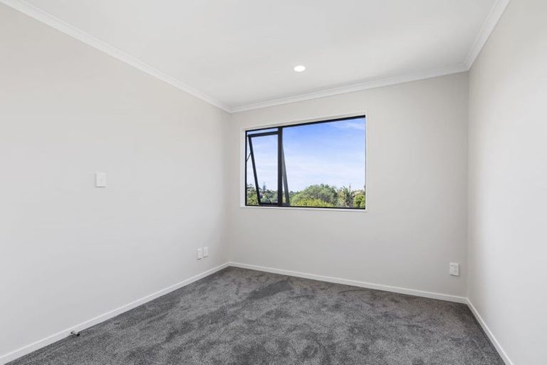 Photo of property in 10c Neilon Place, Northcross, Auckland, 0632