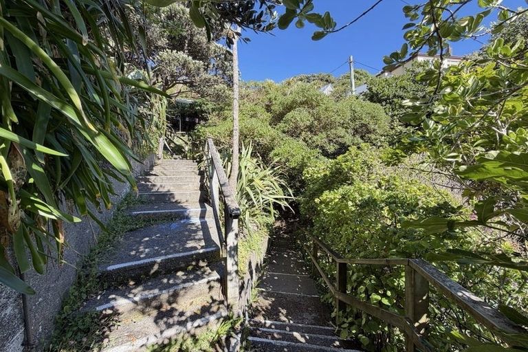 Photo of property in 2/134 Evans Bay Parade, Roseneath, Wellington, 6021