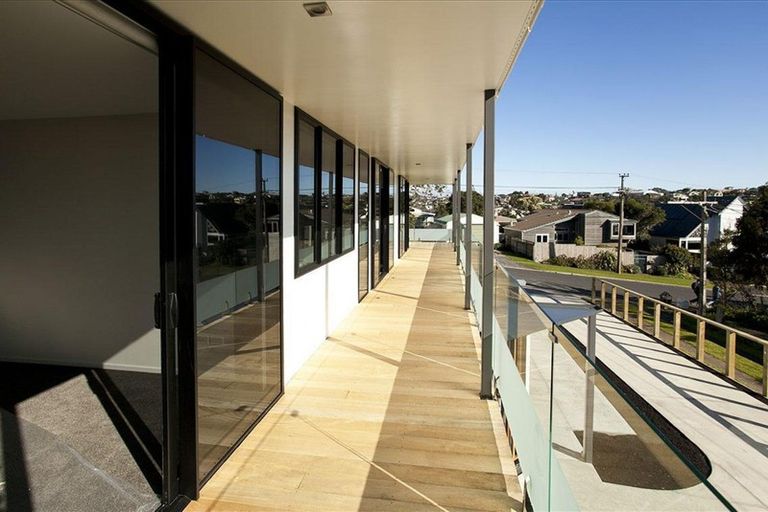 Photo of property in 35a Rothesay Bay Road, Rothesay Bay, Auckland, 0630