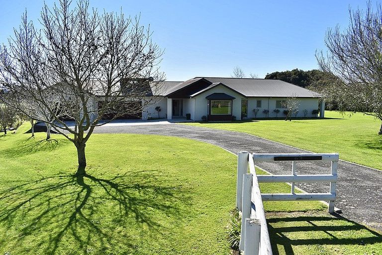 Photo of property in 63 Manakau Heights Drive, Manakau, Otaki, 5583